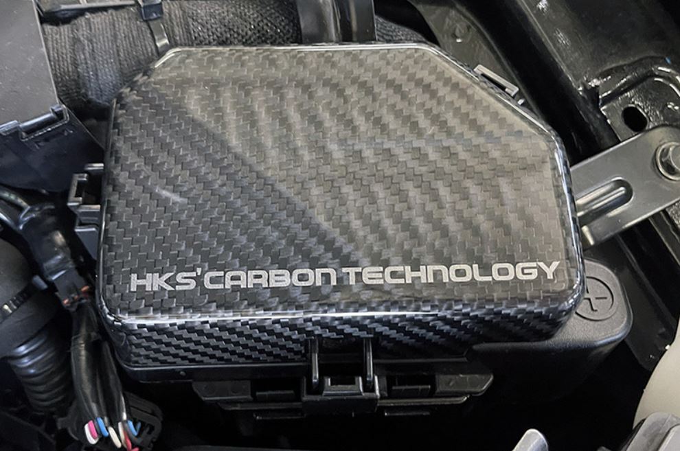 HKS 2023 Nissan Z Cubierta de caja de fusibles de carbono seco - 70026-AN002