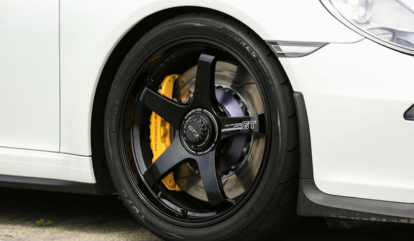 Advan GT Premium Version (Center Lock) Llanta Racing Gloss Black 20x9 +49 (Porsche)